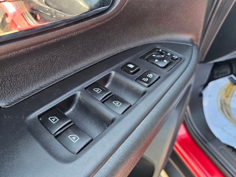 Mitsubishi Outlander Vehicle Full-screen Gallery Image 15