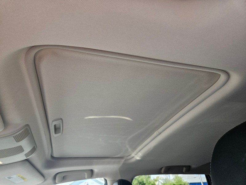Mitsubishi Outlander Vehicle Full-screen Gallery Image 18