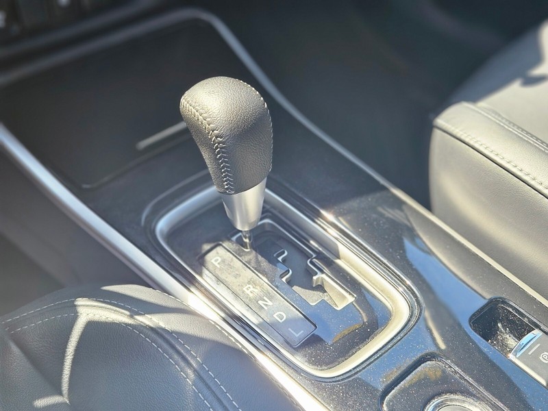 Mitsubishi Outlander Vehicle Full-screen Gallery Image 24