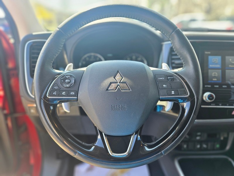 Mitsubishi Outlander Vehicle Full-screen Gallery Image 25