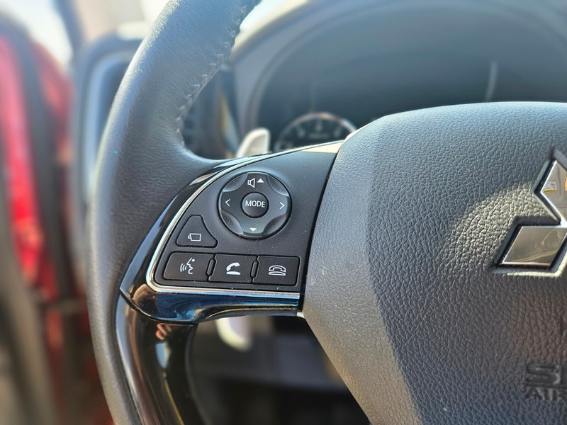 Mitsubishi Outlander Vehicle Full-screen Gallery Image 26