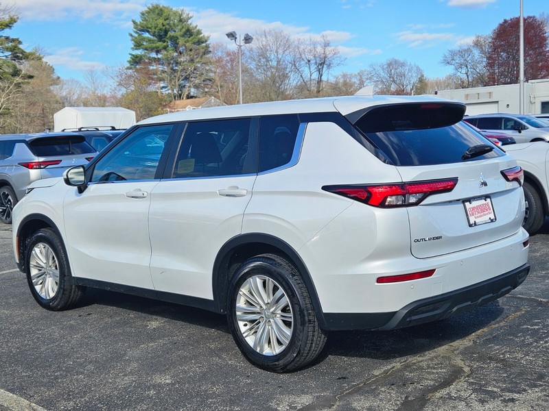 Mitsubishi Outlander Vehicle Full-screen Gallery Image 03