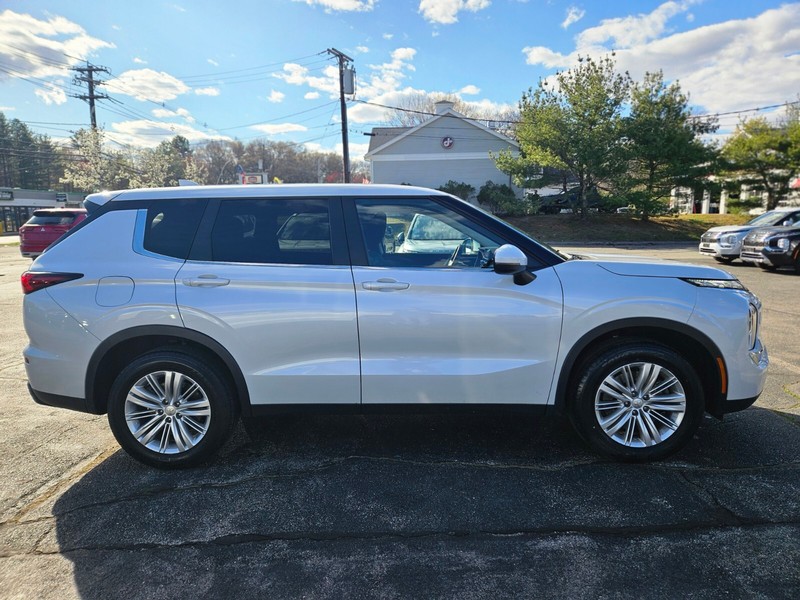 Mitsubishi Outlander Vehicle Full-screen Gallery Image 06