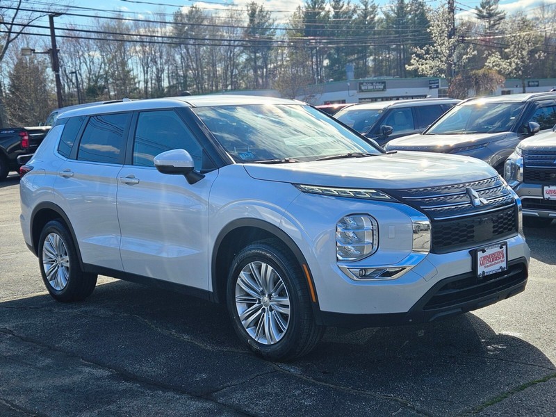 Mitsubishi Outlander Vehicle Full-screen Gallery Image 07