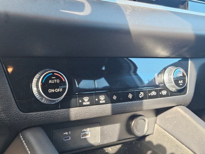 Mitsubishi Outlander Vehicle Full-screen Gallery Image 20