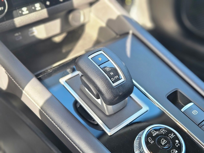 Mitsubishi Outlander Vehicle Full-screen Gallery Image 23