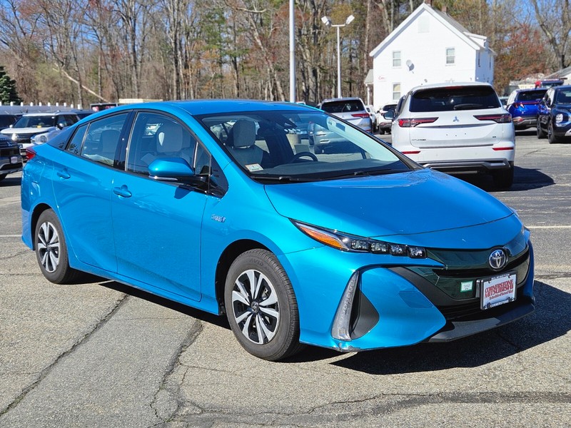 Toyota Prius Prime Vehicle Full-screen Gallery Image 07