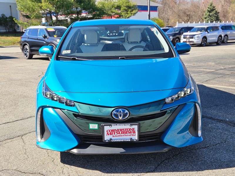 Toyota Prius Prime Vehicle Full-screen Gallery Image 08