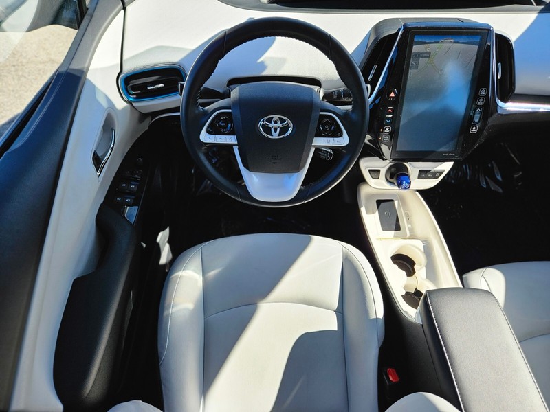 Toyota Prius Prime Vehicle Full-screen Gallery Image 11