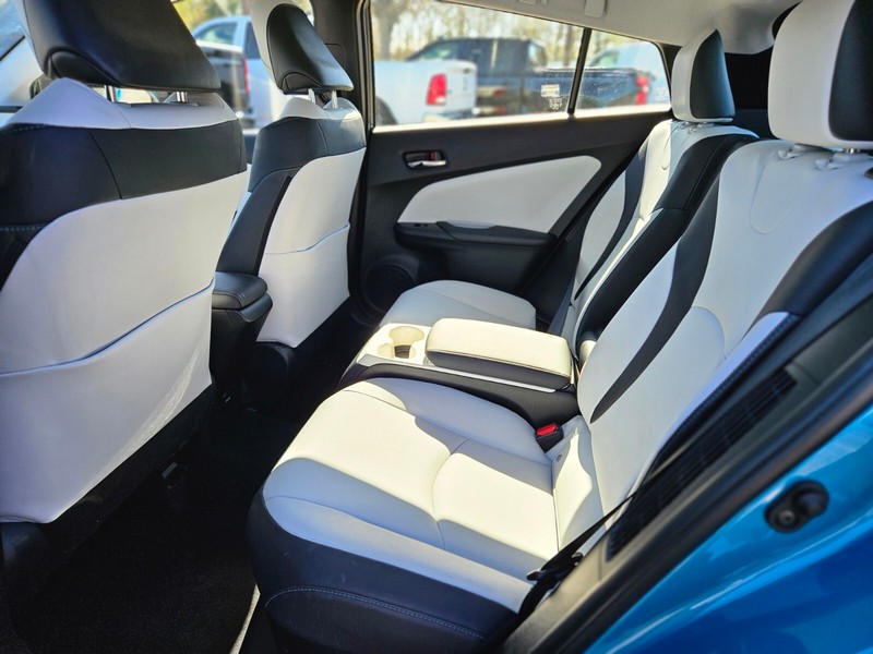 Toyota Prius Prime Vehicle Full-screen Gallery Image 14