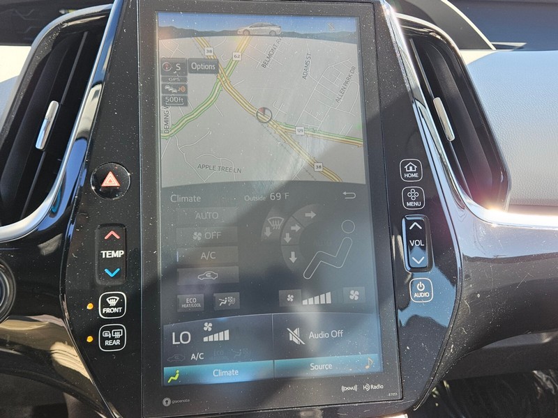 Toyota Prius Prime Vehicle Full-screen Gallery Image 18