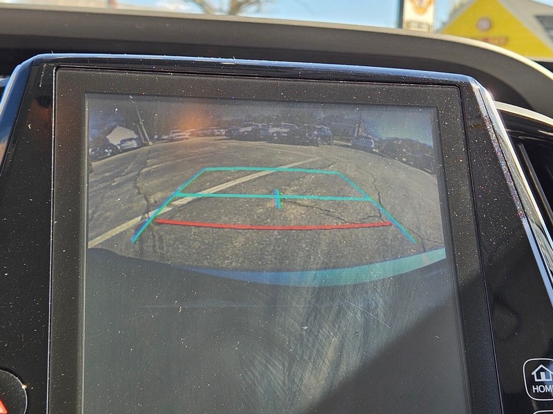 Toyota Prius Prime Vehicle Full-screen Gallery Image 19