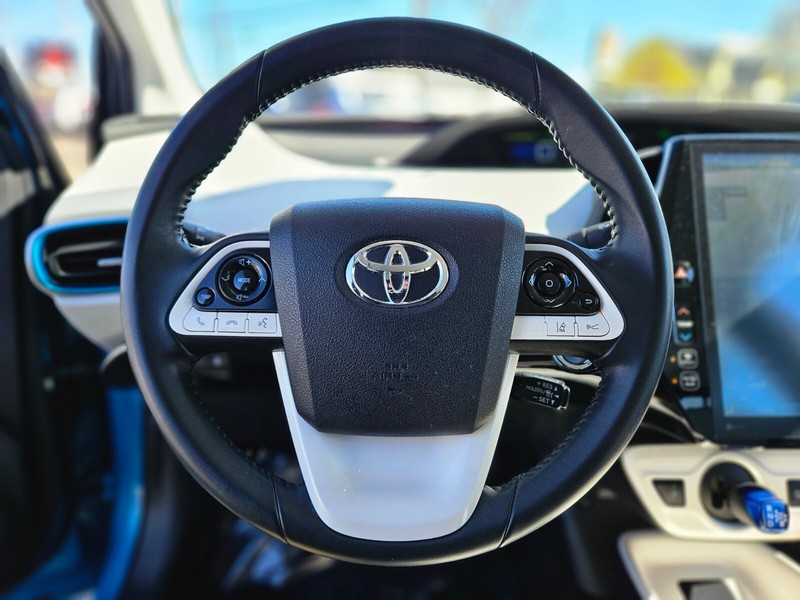 Toyota Prius Prime Vehicle Full-screen Gallery Image 23