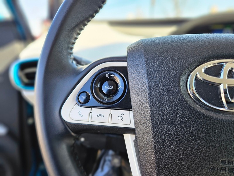Toyota Prius Prime Vehicle Full-screen Gallery Image 24