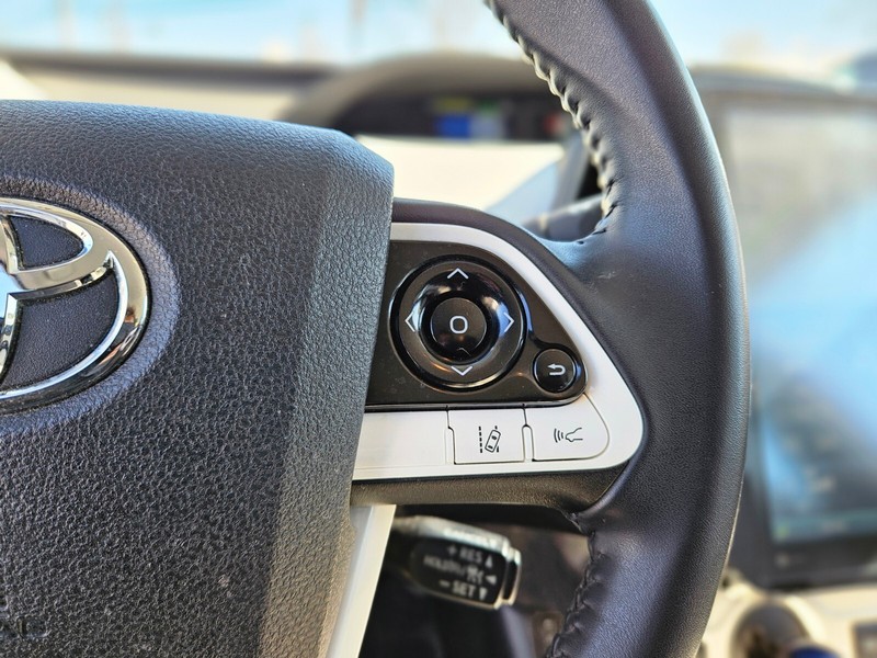 Toyota Prius Prime Vehicle Full-screen Gallery Image 25