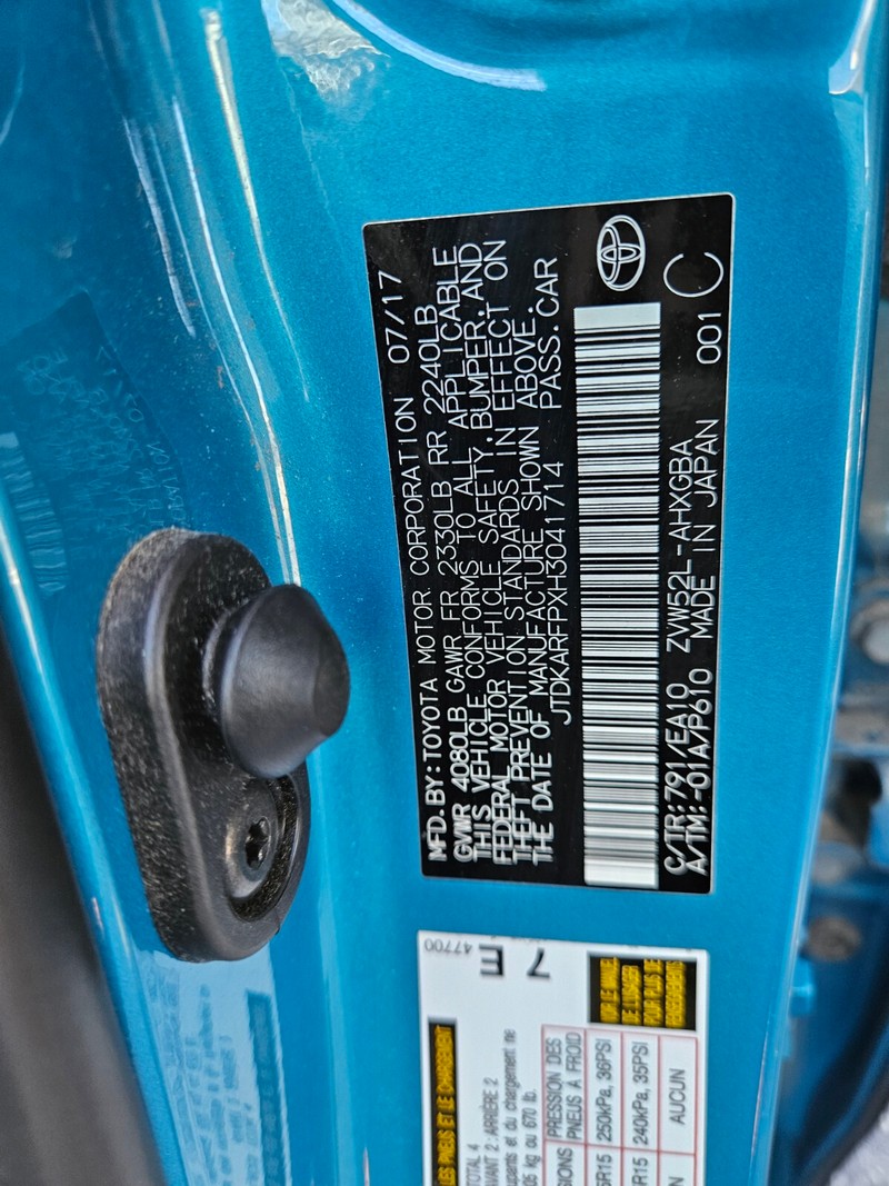 Toyota Prius Prime Vehicle Full-screen Gallery Image 28