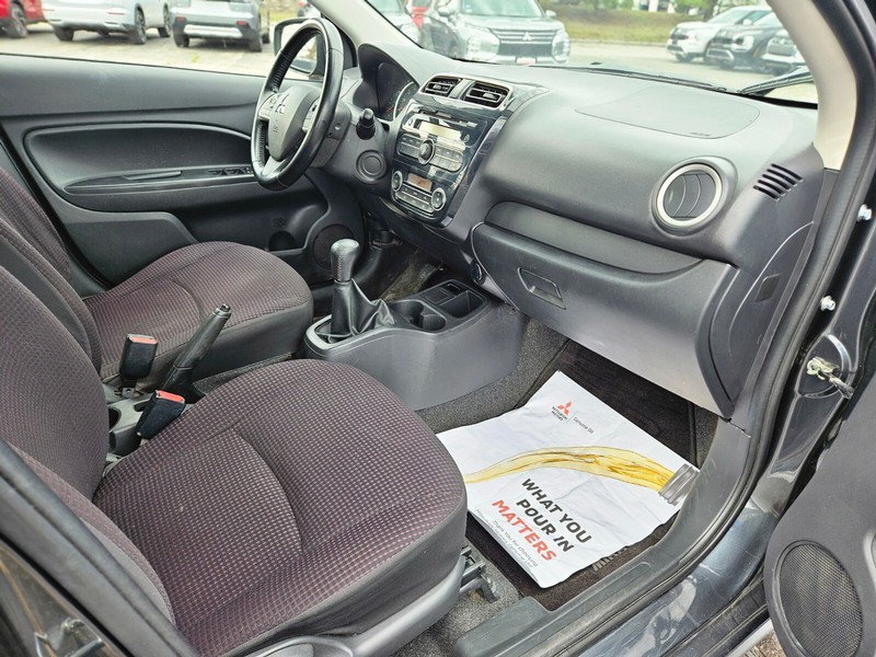 Mitsubishi Mirage Vehicle Full-screen Gallery Image 09