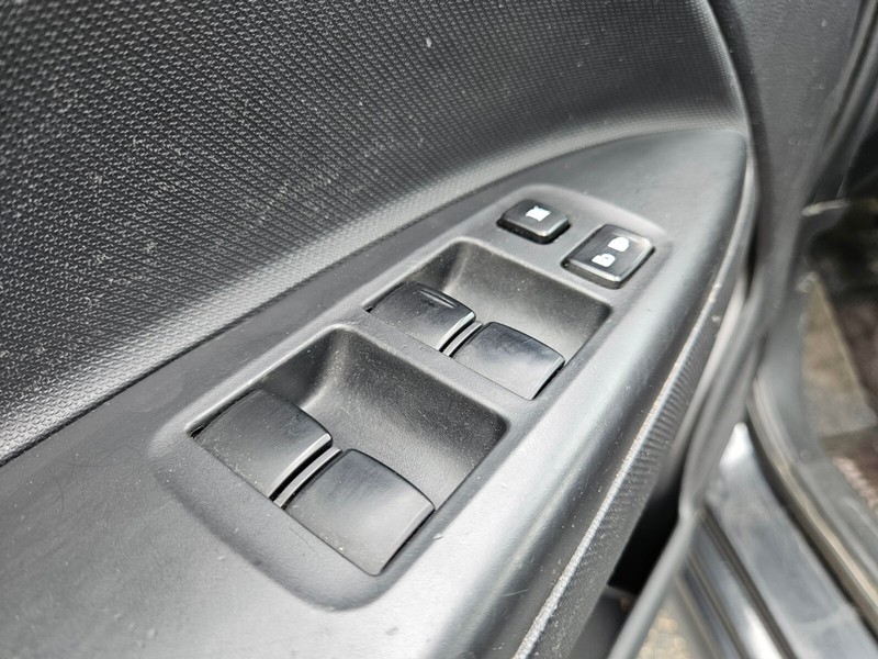 Mitsubishi Mirage Vehicle Full-screen Gallery Image 15