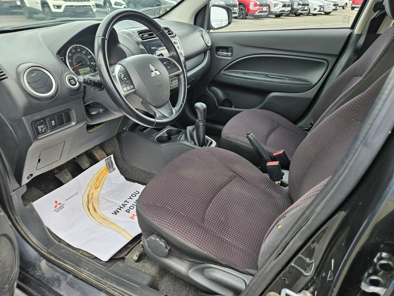 Mitsubishi Mirage Vehicle Full-screen Gallery Image 17