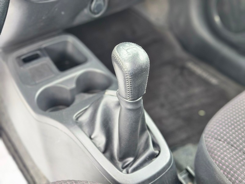 Mitsubishi Mirage Vehicle Full-screen Gallery Image 21