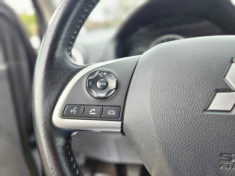 Mitsubishi Mirage Vehicle Full-screen Gallery Image 23