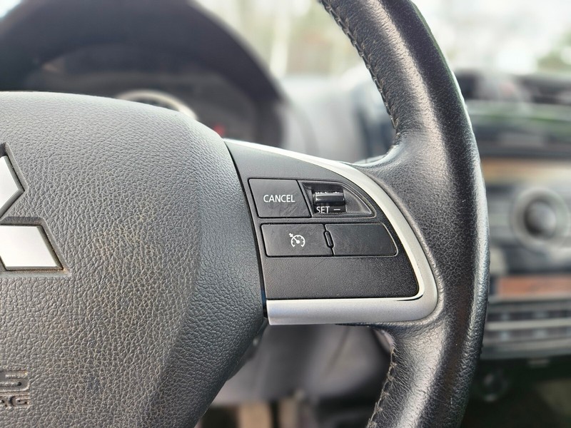 Mitsubishi Mirage Vehicle Full-screen Gallery Image 24