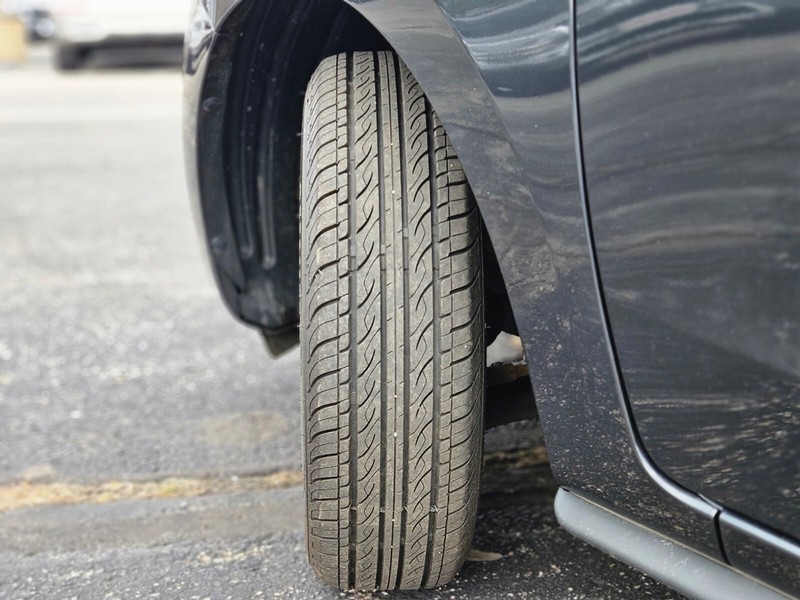 Mitsubishi Mirage Vehicle Full-screen Gallery Image 26