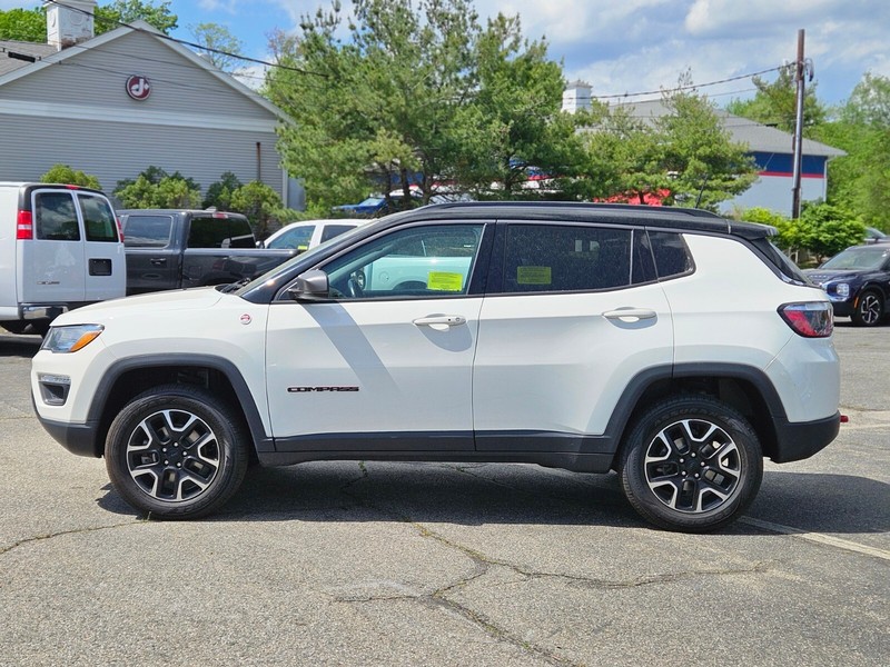 Jeep Compass Vehicle Full-screen Gallery Image 02