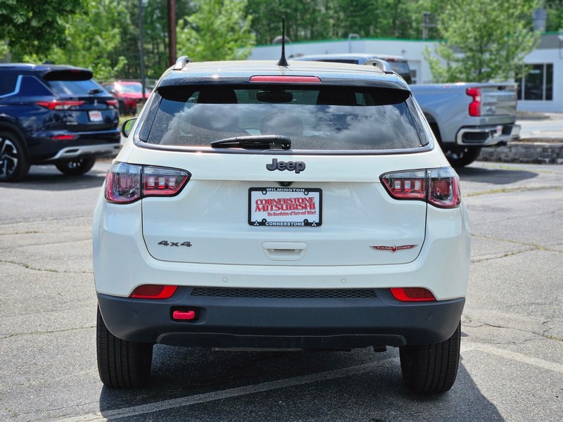 Jeep Compass Vehicle Full-screen Gallery Image 04