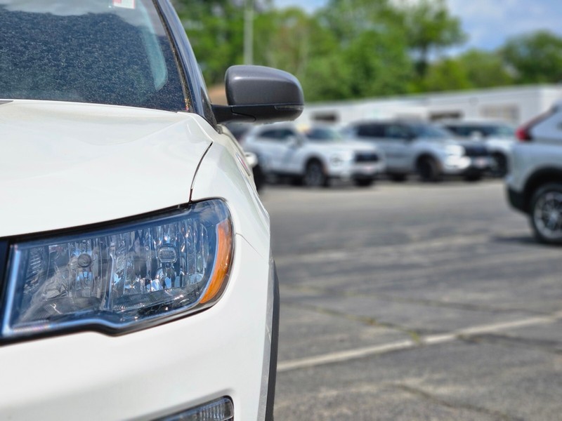 Jeep Compass Vehicle Full-screen Gallery Image 10