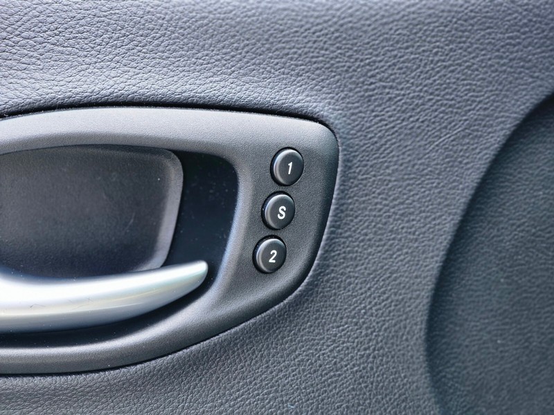 Jeep Compass Vehicle Full-screen Gallery Image 17