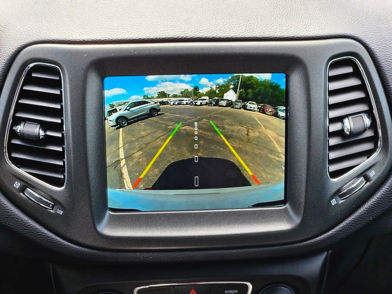 Jeep Compass Vehicle Full-screen Gallery Image 22