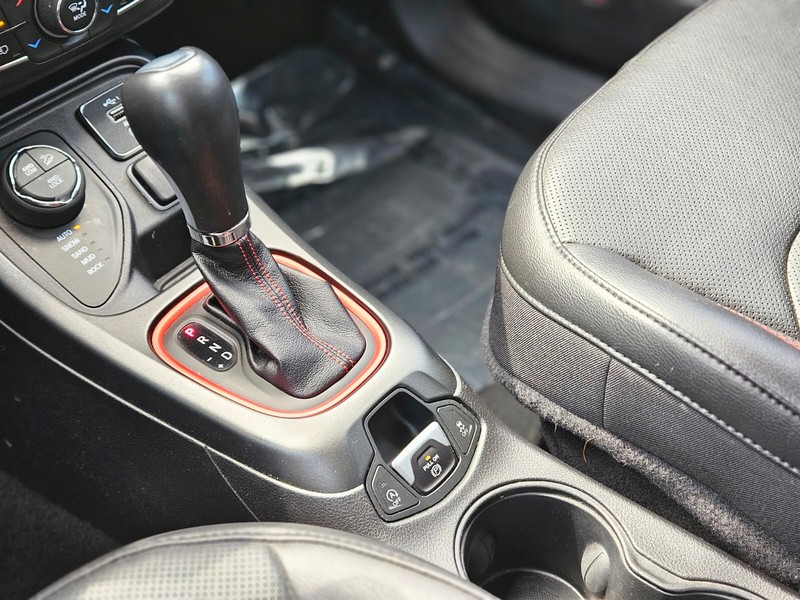 Jeep Compass Vehicle Full-screen Gallery Image 24