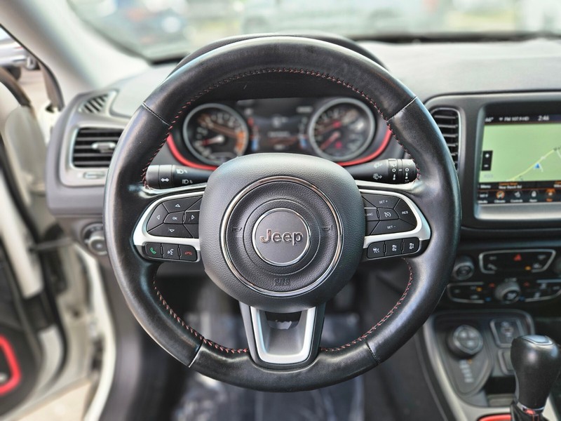 Jeep Compass Vehicle Full-screen Gallery Image 25