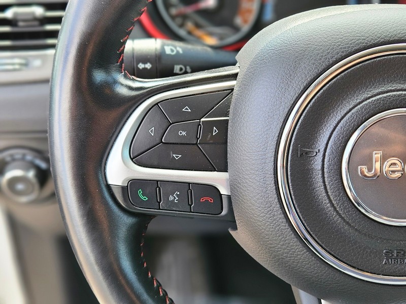 Jeep Compass Vehicle Full-screen Gallery Image 26