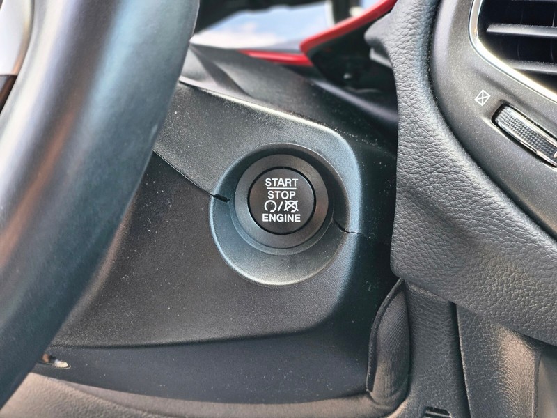 Jeep Compass Vehicle Full-screen Gallery Image 28
