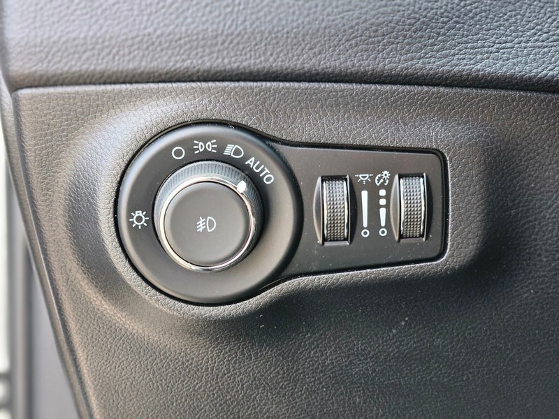 Jeep Compass Vehicle Full-screen Gallery Image 29