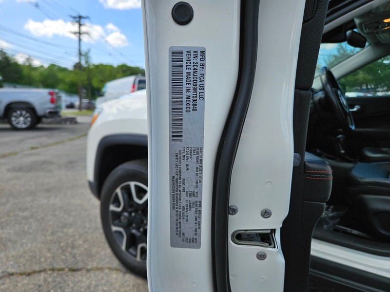 Jeep Compass Vehicle Full-screen Gallery Image 31