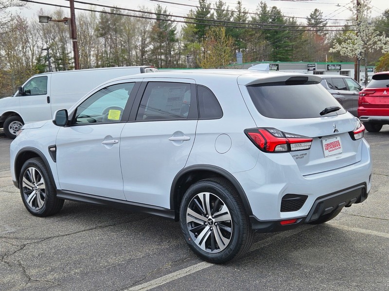 Mitsubishi Outlander Sport Vehicle Full-screen Gallery Image 03