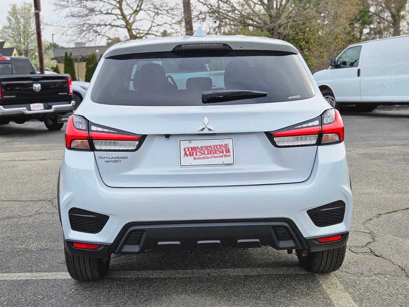 Mitsubishi Outlander Sport Vehicle Full-screen Gallery Image 04