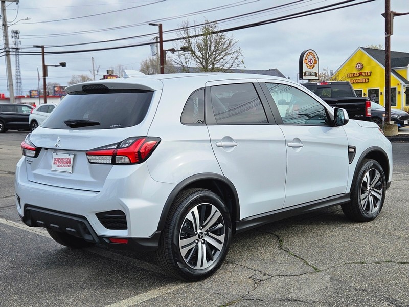 Mitsubishi Outlander Sport Vehicle Full-screen Gallery Image 05