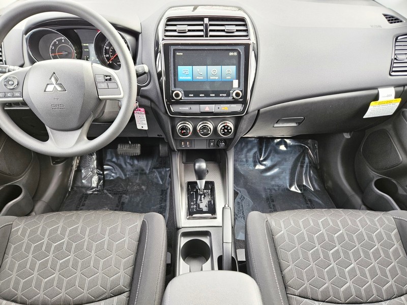 Mitsubishi Outlander Sport Vehicle Full-screen Gallery Image 12