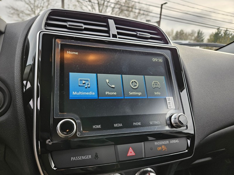 Mitsubishi Outlander Sport Vehicle Full-screen Gallery Image 18