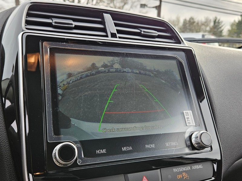 Mitsubishi Outlander Sport Vehicle Full-screen Gallery Image 19