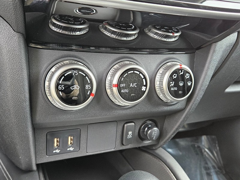 Mitsubishi Outlander Sport Vehicle Full-screen Gallery Image 20