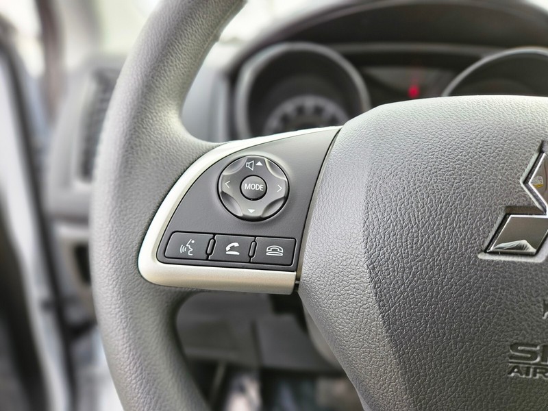 Mitsubishi Outlander Sport Vehicle Full-screen Gallery Image 24