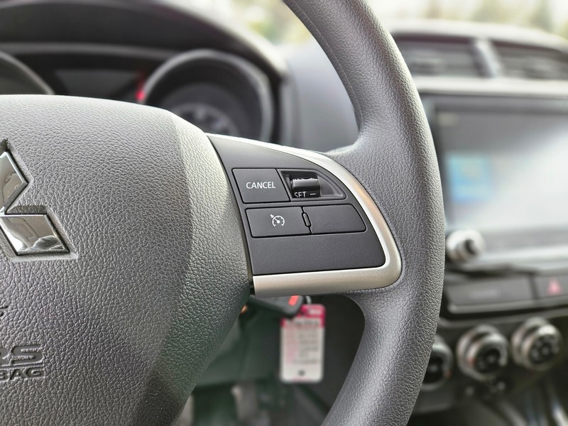 Mitsubishi Outlander Sport Vehicle Full-screen Gallery Image 25