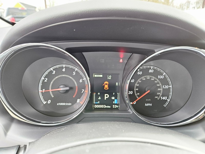 Mitsubishi Outlander Sport Vehicle Full-screen Gallery Image 26