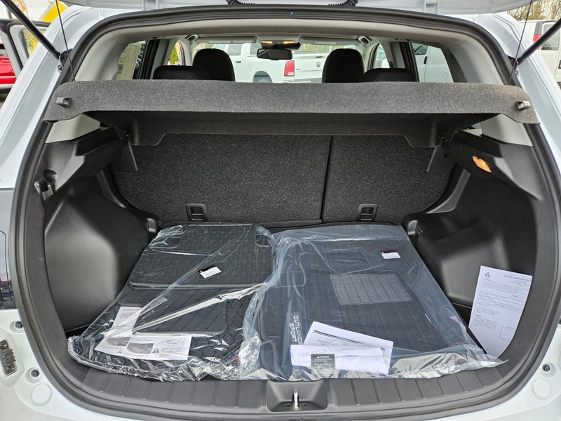 Mitsubishi Outlander Sport Vehicle Full-screen Gallery Image 27