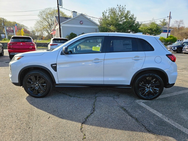Mitsubishi Outlander Sport Vehicle Full-screen Gallery Image 02